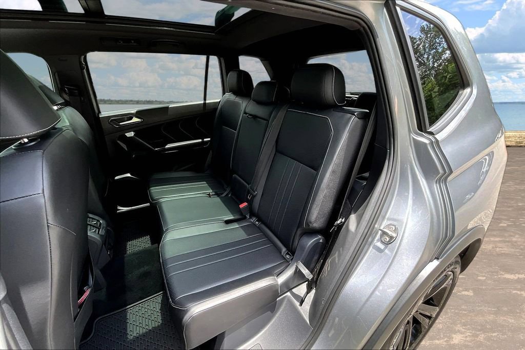 Used 2023 Volkswagen Tiguan SE R-Line FWD image 24