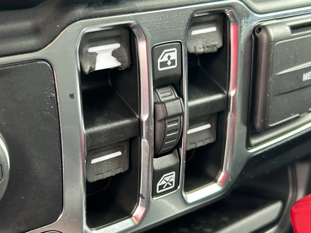 Used 2022 Jeep Wrangler Unlimited Sahara AWD/4WD image 32