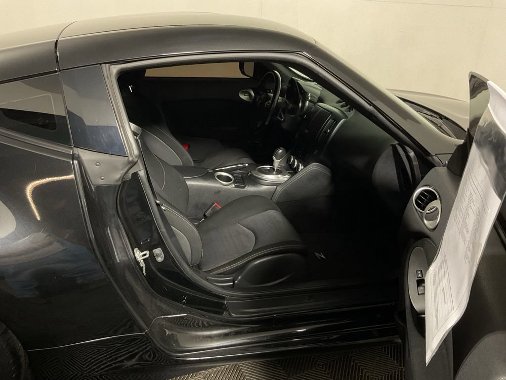 Used 2014 Nissan 370Z Coupe RWD image 29