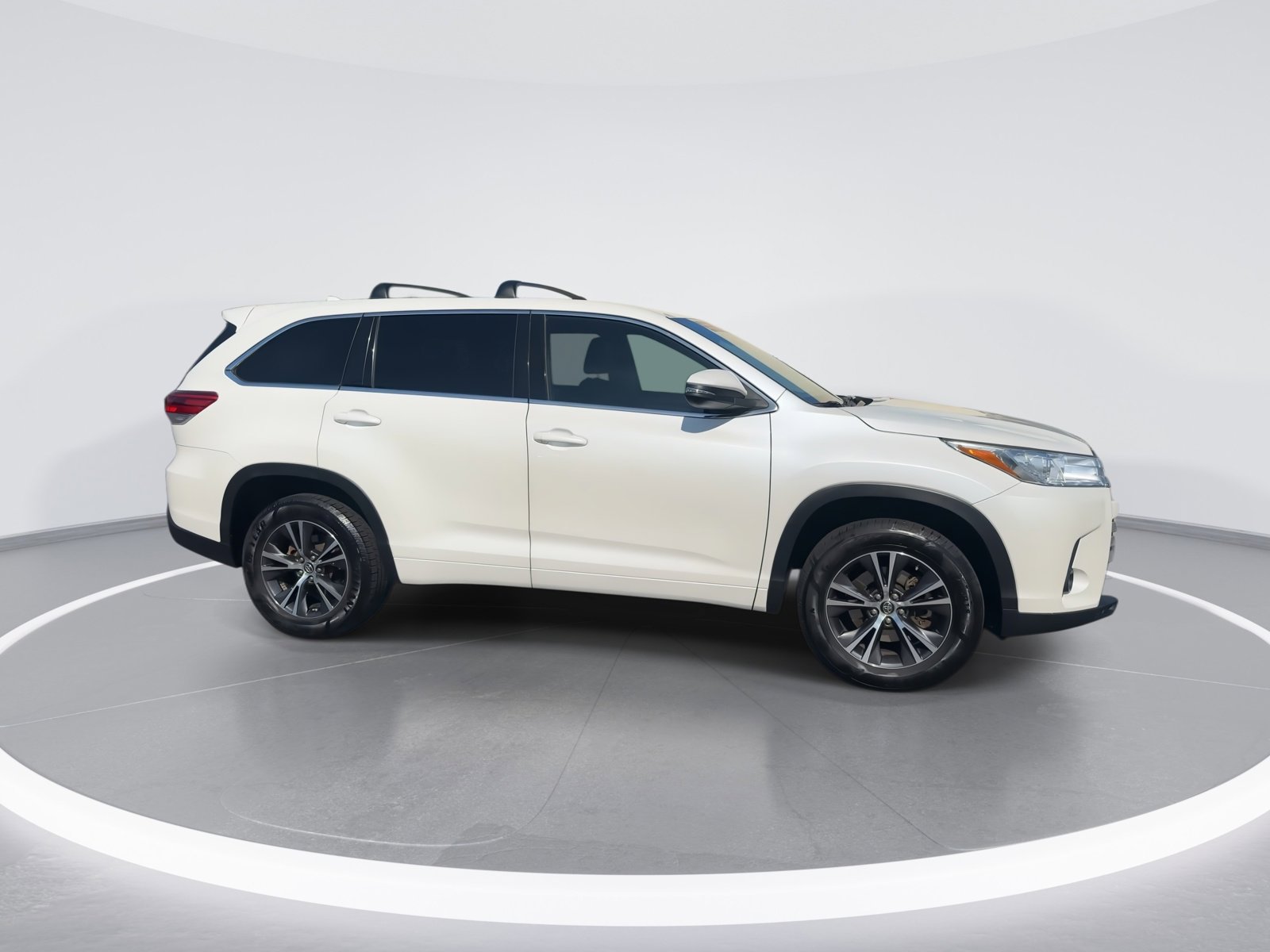 Used 2018 Toyota Highlander Plus FWD image 10