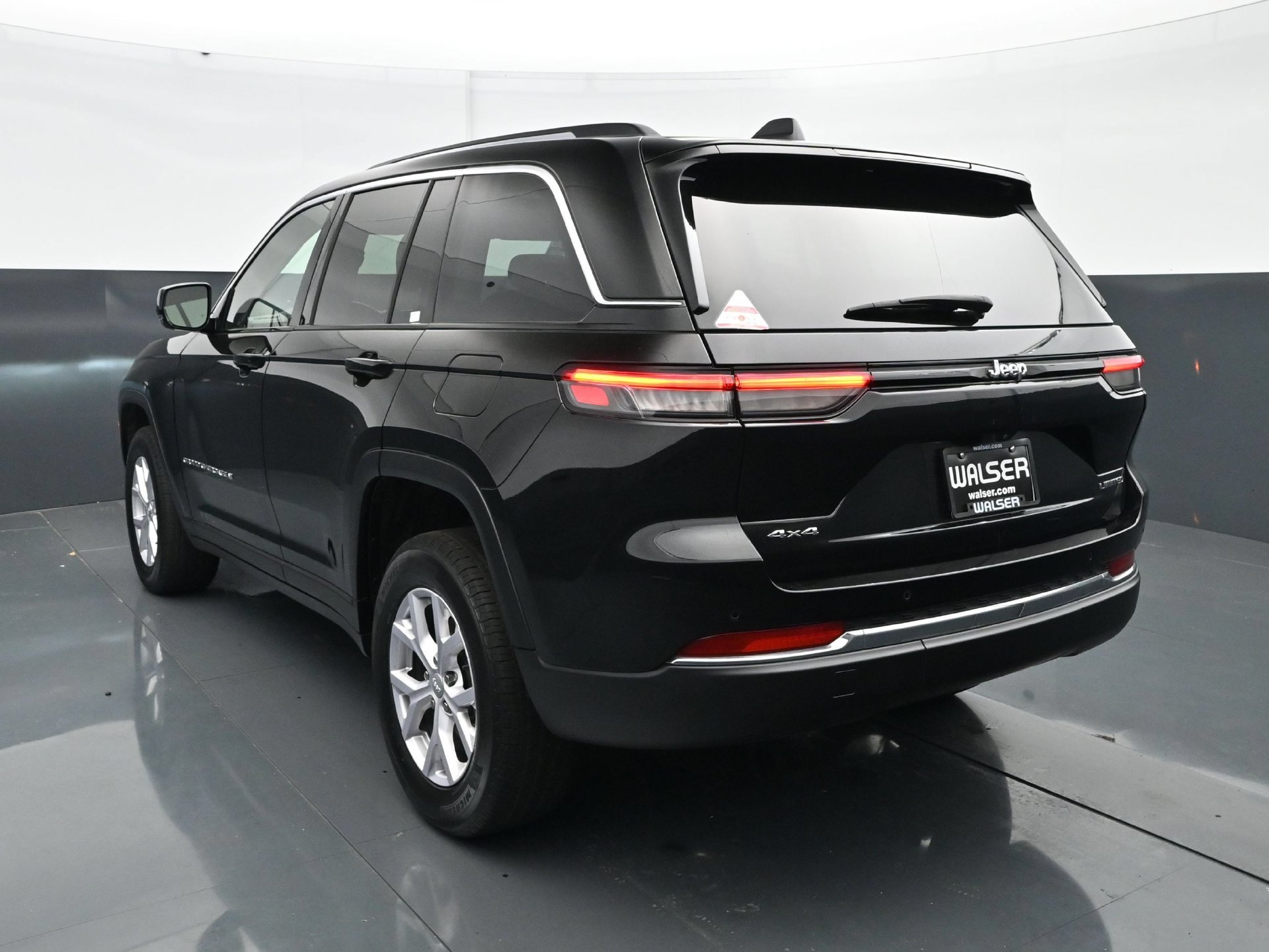 Used 2022 Jeep Grand Cherokee Limited AWD/4WD image 5