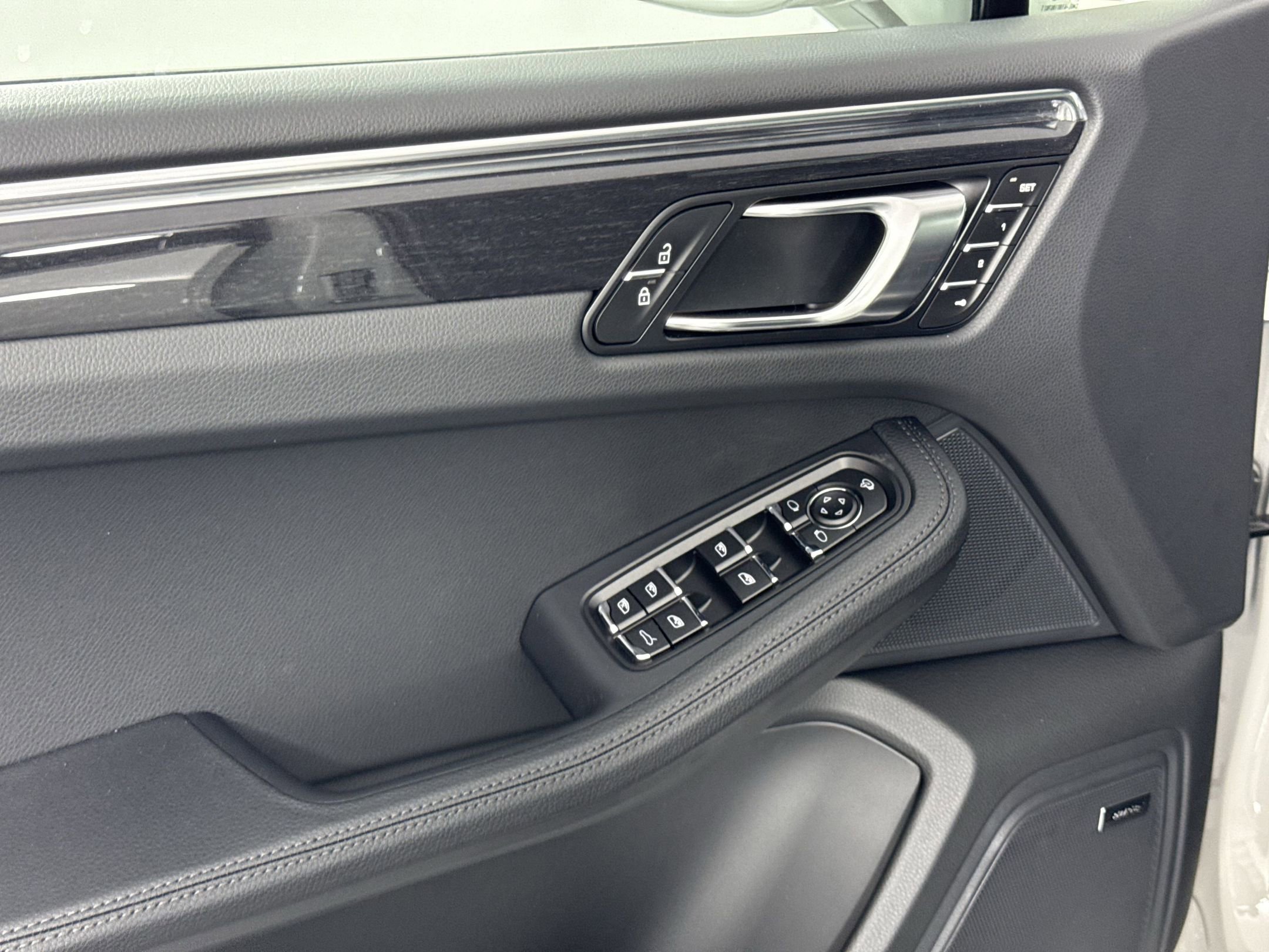 New 2025 Porsche Macan image 28