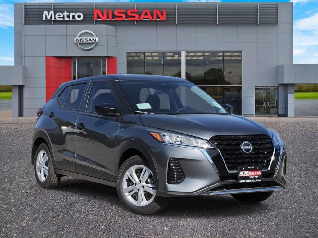 New 2025 Nissan Kicks Play S
