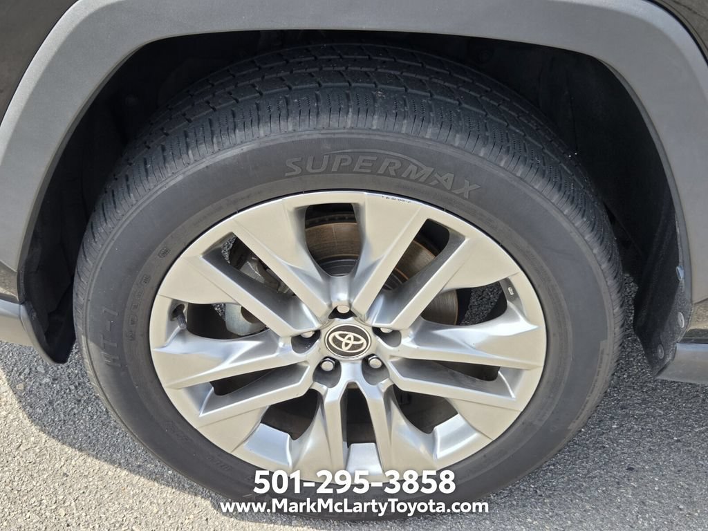 Used 2021 Toyota RAV4 XLE Premium FWD image 16