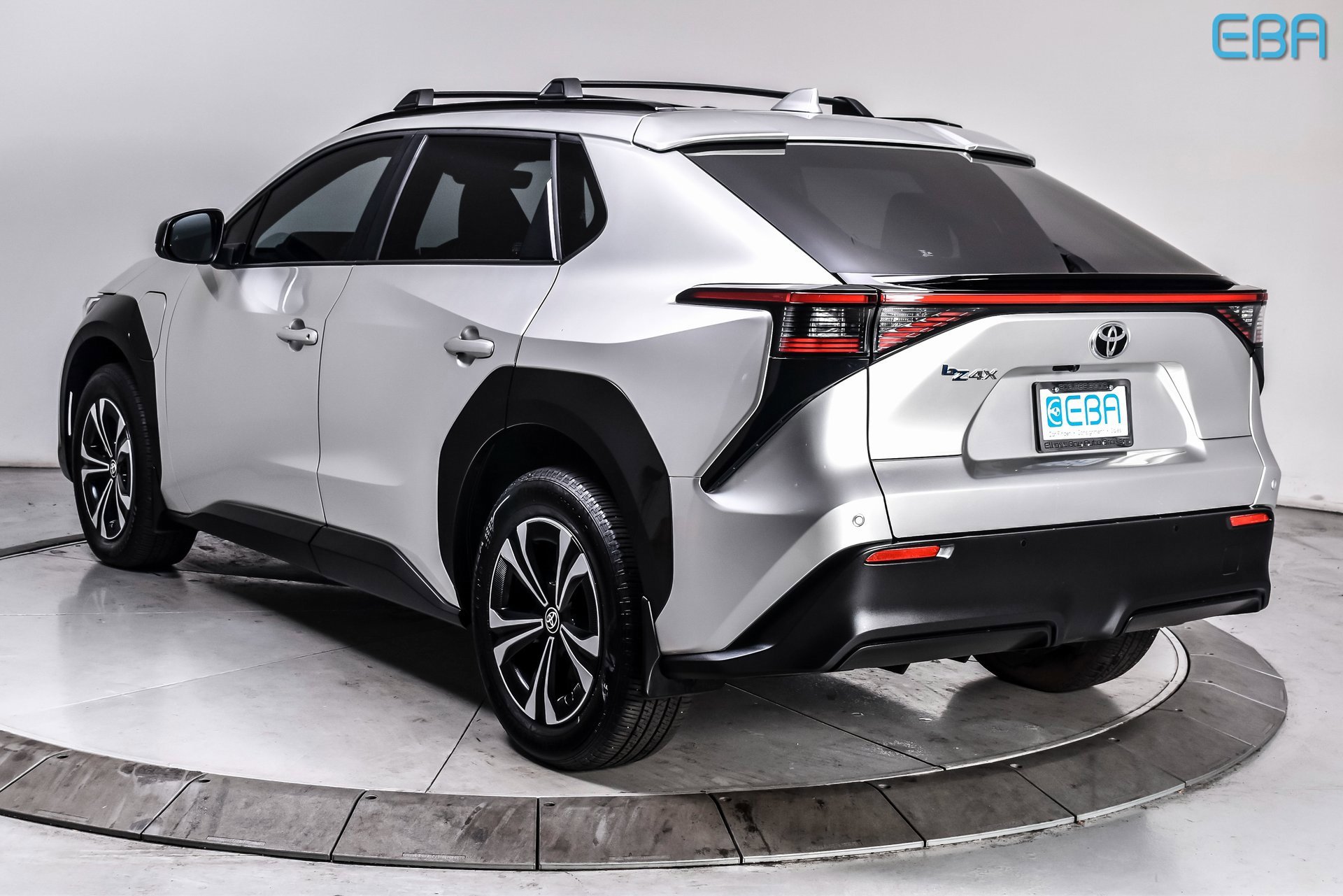 Used 2024 Toyota bZ4X XLE w/ Weather Package image 4