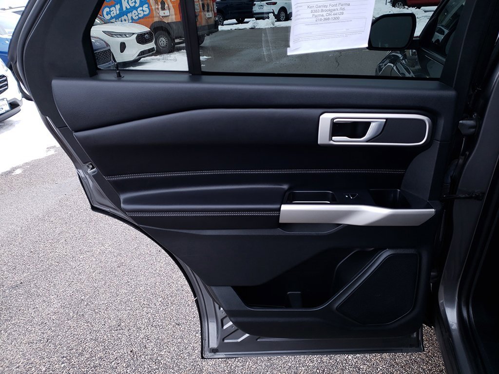 Used 2023 Ford Explorer XLT image 12