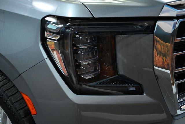 Used 2023 GMC Yukon XL SLT w/ SLT Luxury Package image 18