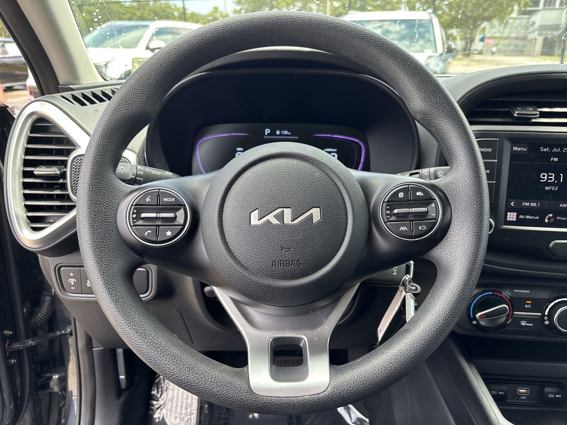 Used 2025 Kia Soul LX FWD image 11