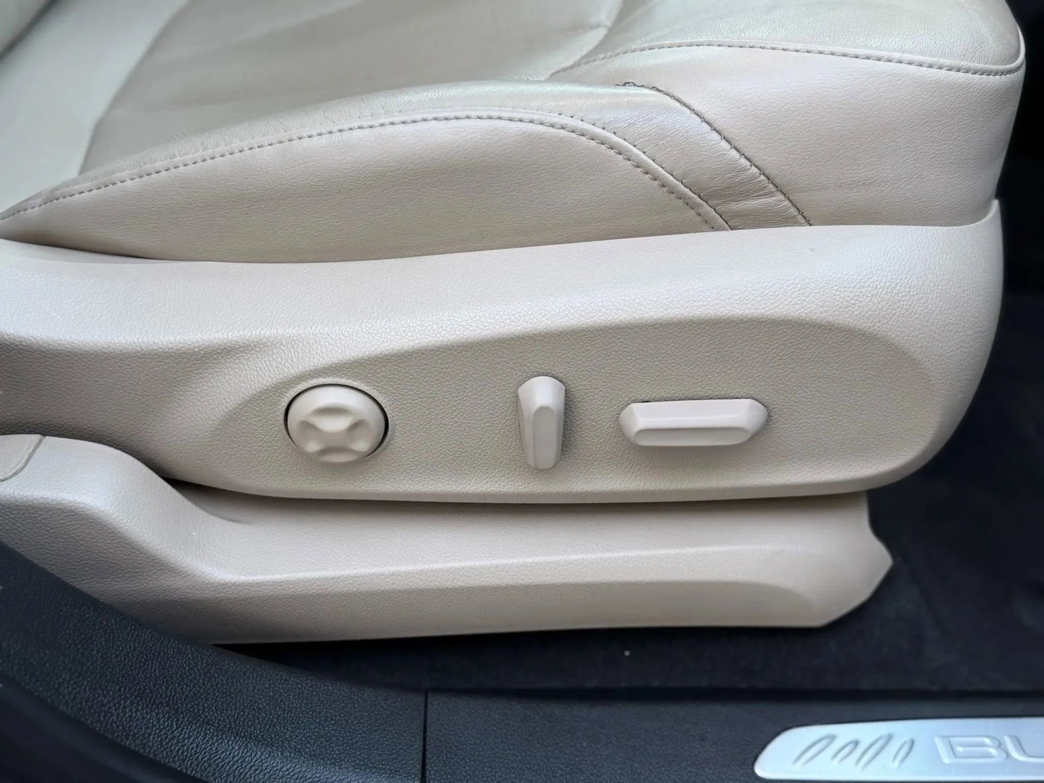 Used 2017 Buick Envision Essence image 11