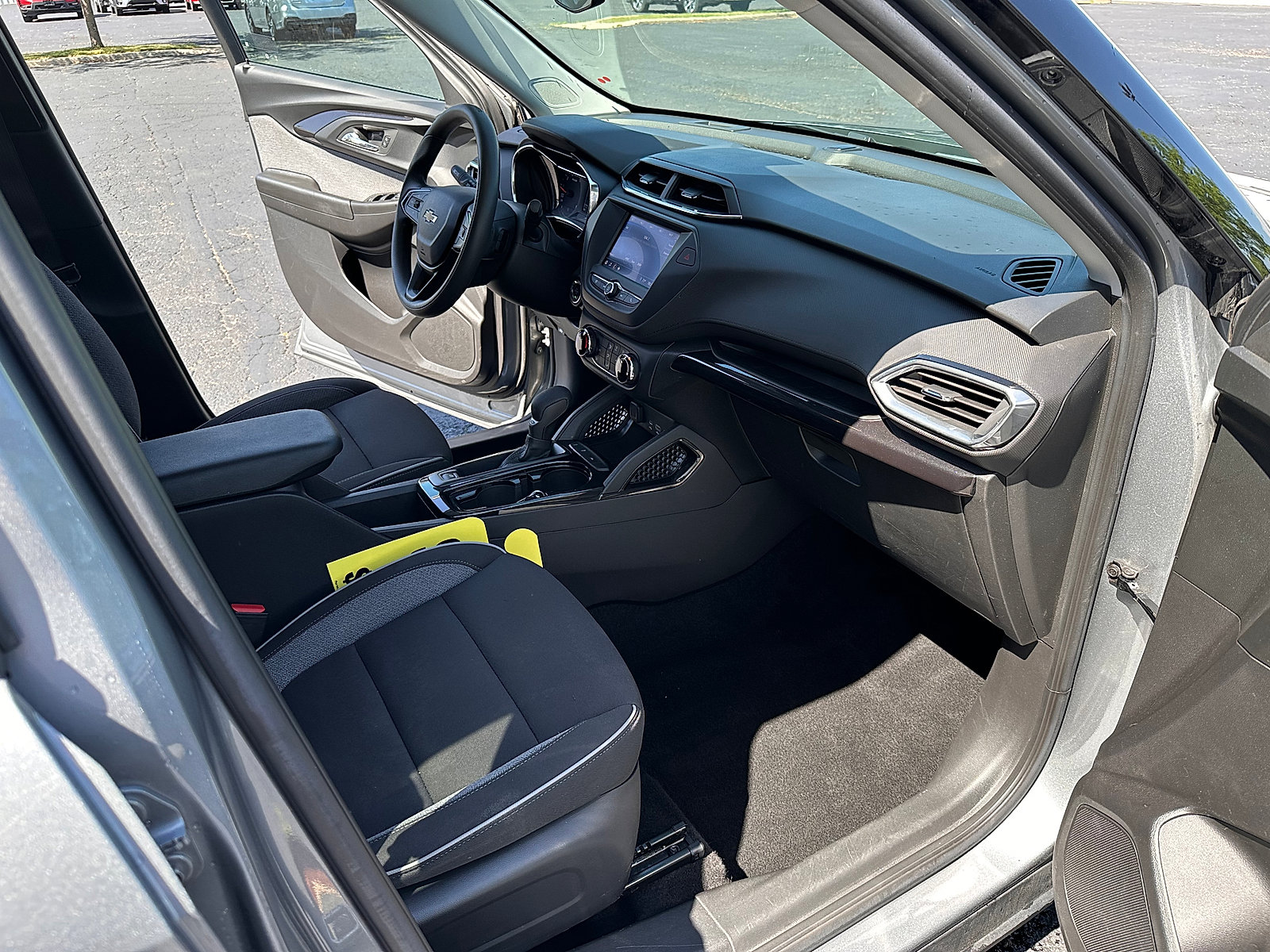 Used 2023 Chevrolet TrailBlazer LT FWD image 21