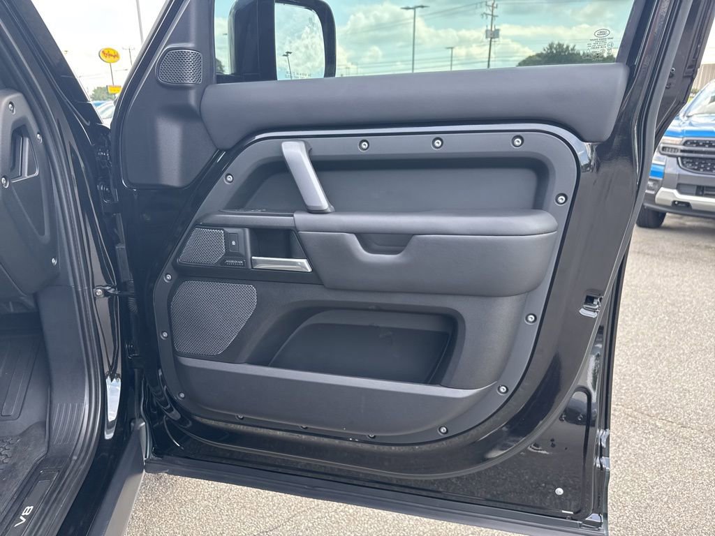 Used 2022 Land Rover Defender 110 V8 image 22