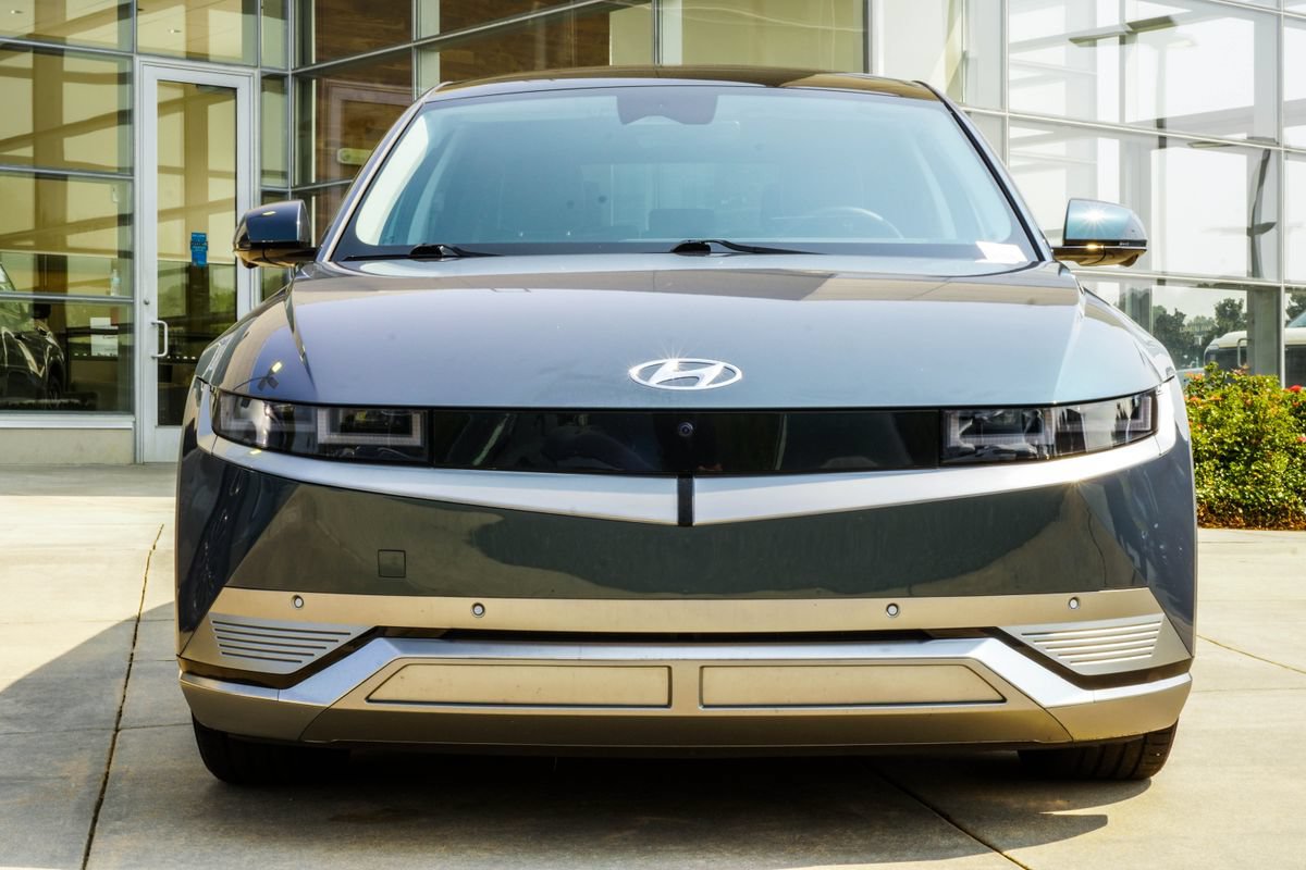 Used 2023 Hyundai Ioniq 5 Limited AWD/4WD image 7