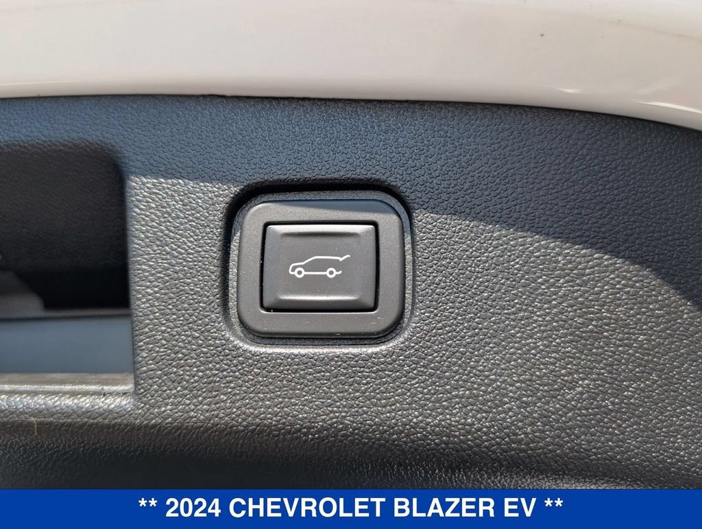 Used 2024 Chevrolet Blazer EV LT AWD/4WD image 28