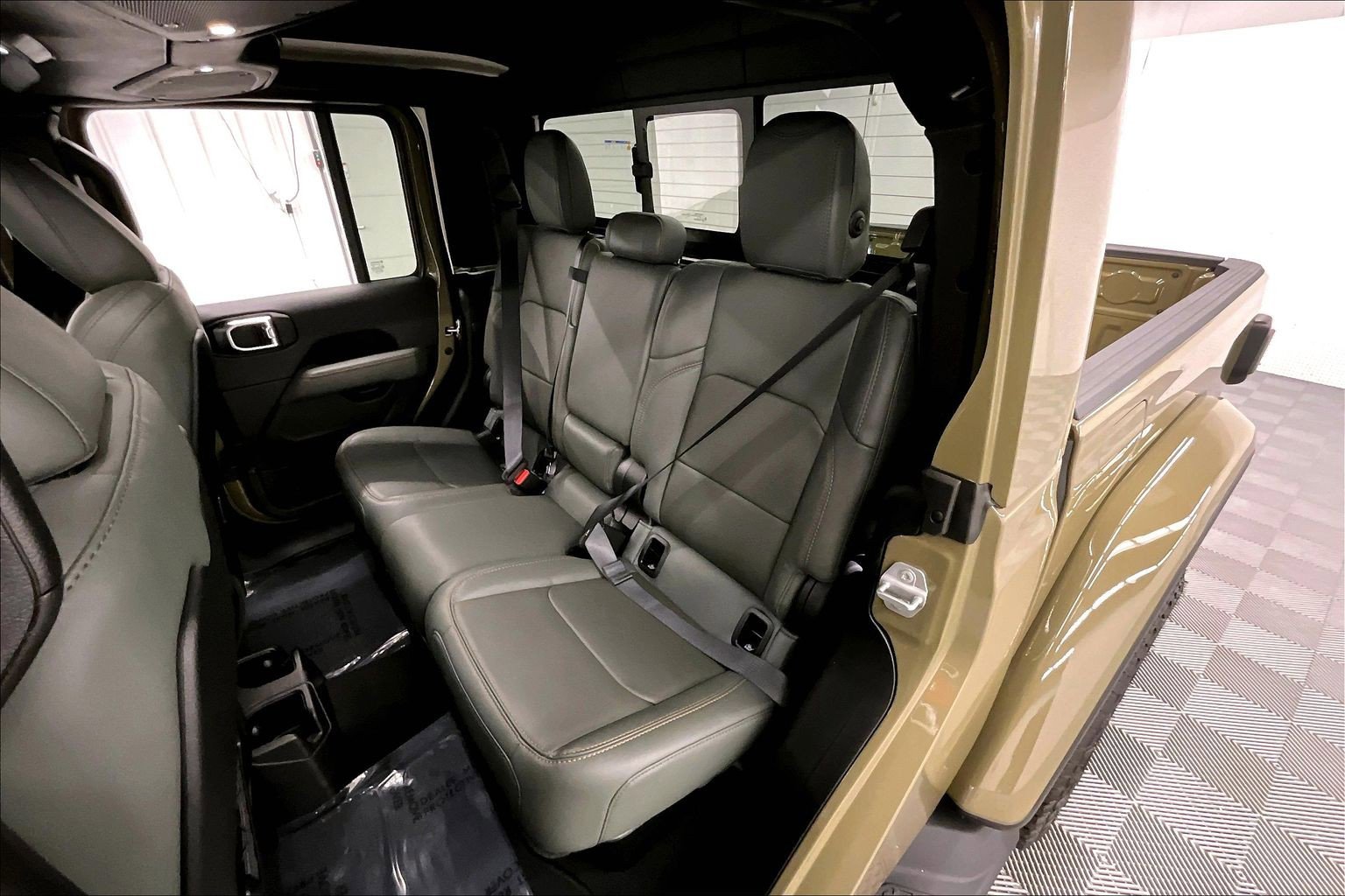 Used 2025 Jeep Gladiator Mojave AWD/4WD image 23