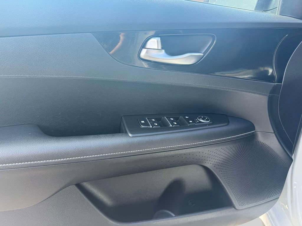 Used 2023 Kia Forte GT-Line w/ GT-Line Technology Package image 14