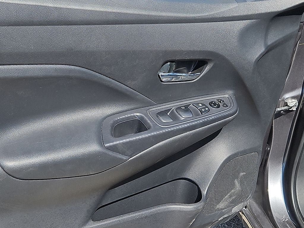 Used 2025 Nissan Versa SV FWD image 19