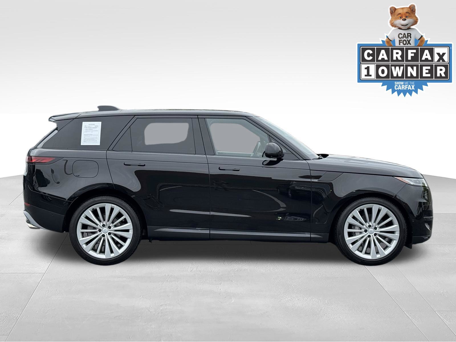 Used 2024 Land Rover Range Rover Sport SE AWD/4WD image 3