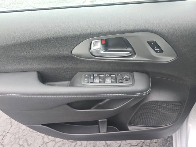New 2026 Chrysler Pacifica Select image 9