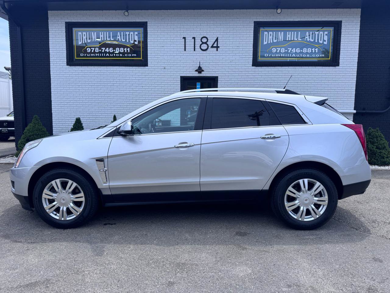 Used 2011 Cadillac SRX Luxury AWD/4WD image 2