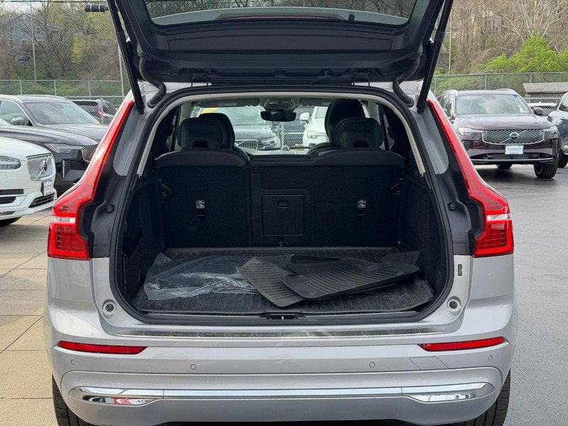 Certified 2023 Volvo XC60 B6 Ultimate w/ Protection Package Premier AWD/4WD image 5