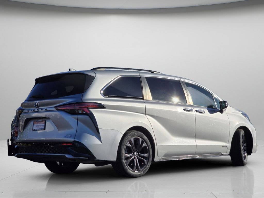 Used 2021 Toyota Sienna XSE FWD image 23
