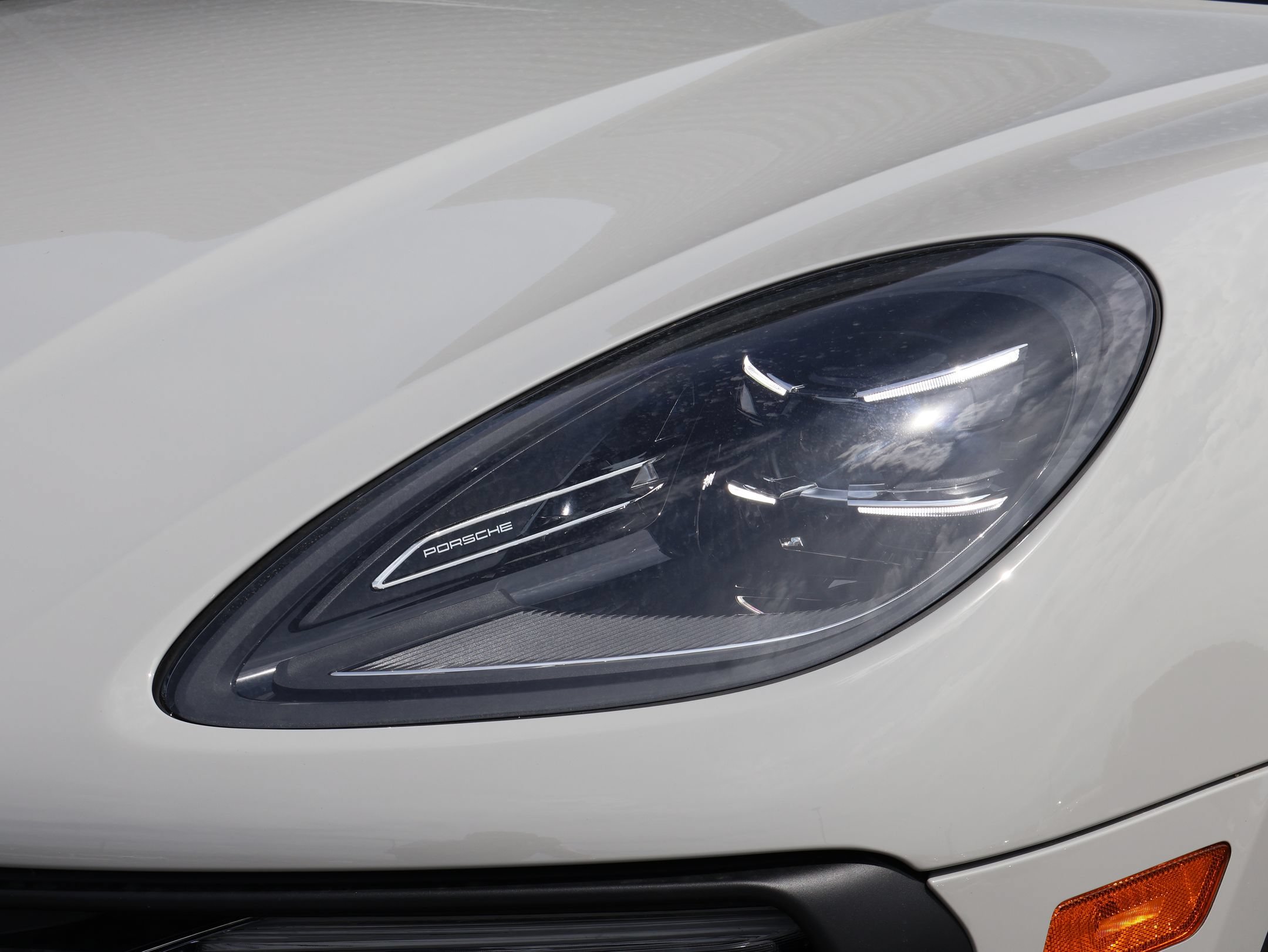 New 2026 Porsche Macan Turbo AWD/4WD image 13
