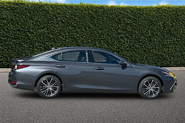 Used 2025 Lexus ES 300h w/ Premium Package FWD image 3