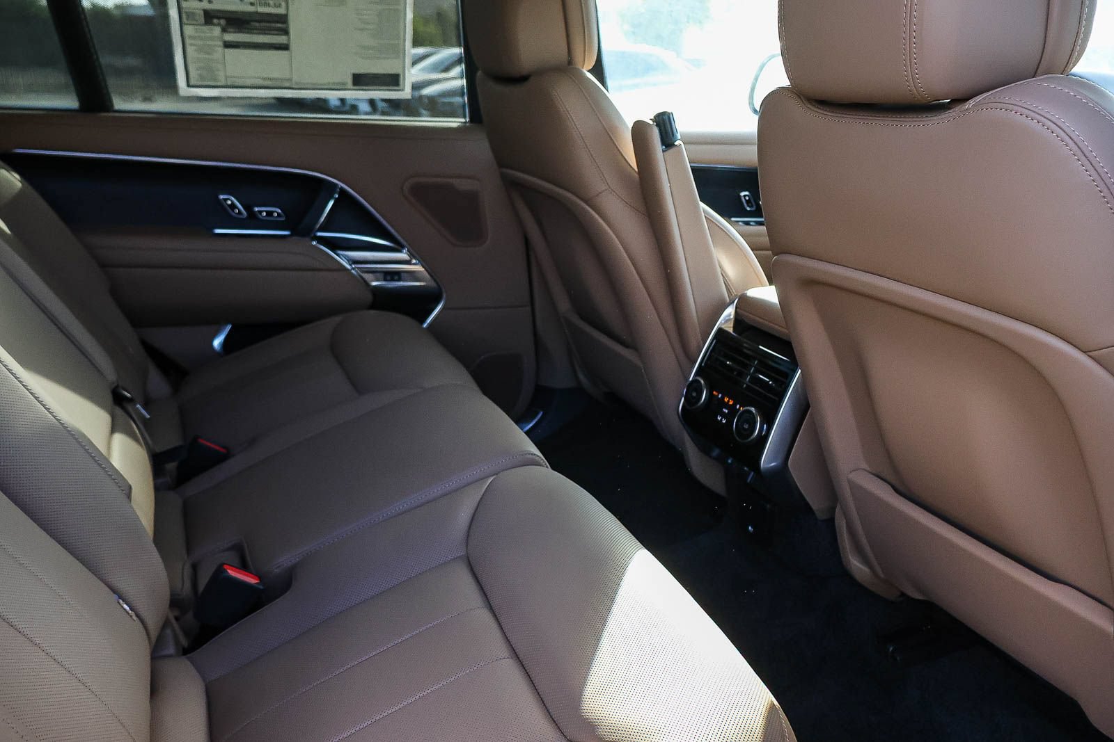 New 2026 Land Rover Range Rover Long Wheelbase SE AWD/4WD image 19