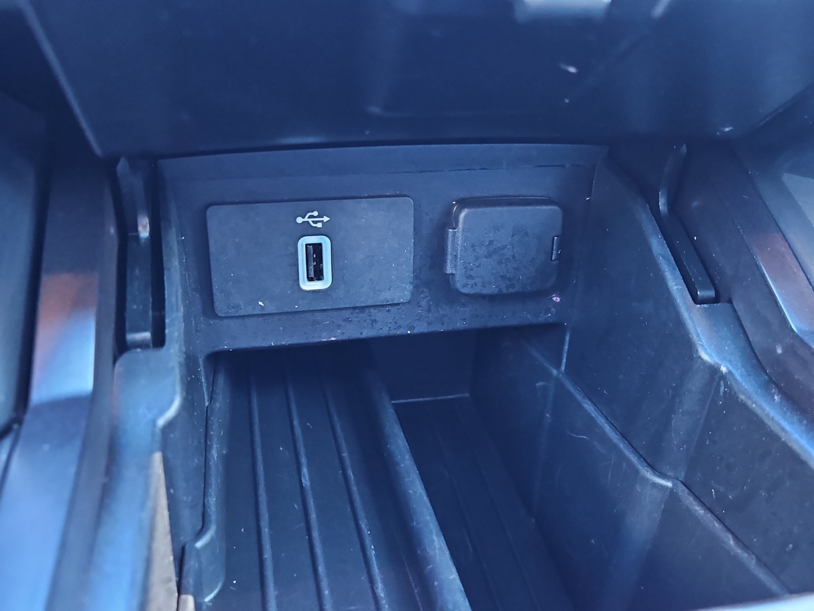 Used 2017 Ford Explorer Platinum AWD/4WD image 26