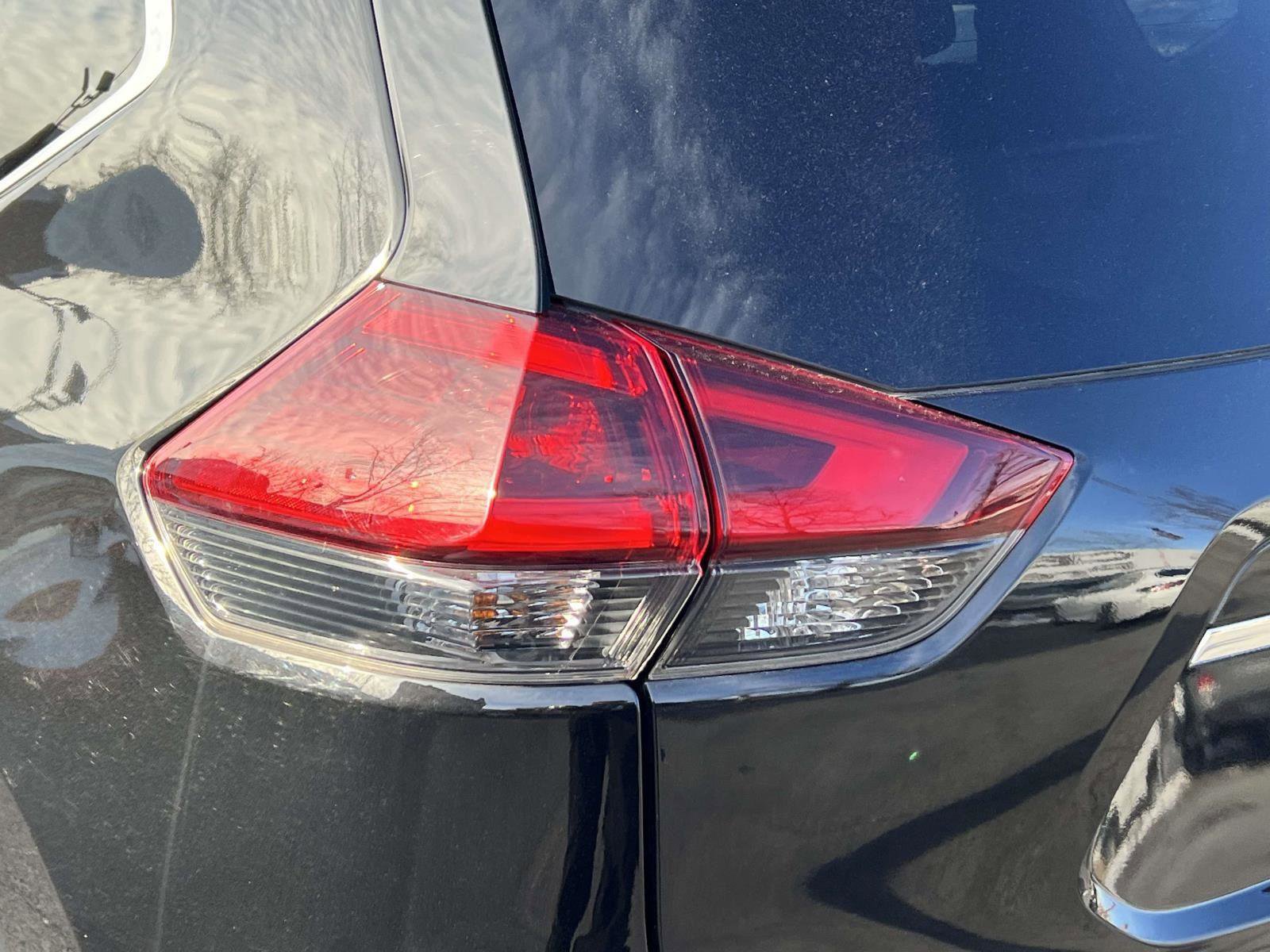 Used 2020 Nissan Rogue SL w/ Premium Package image 11