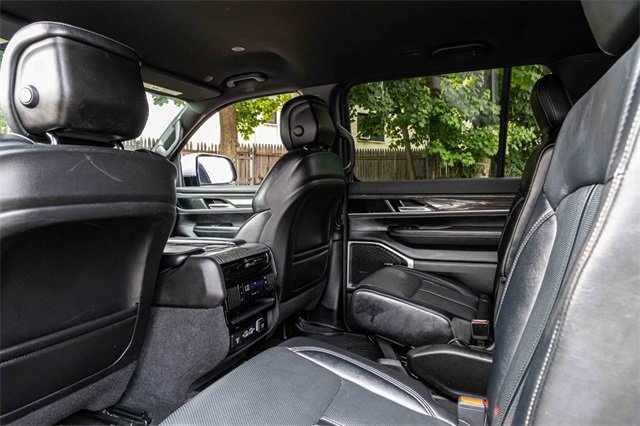 Used 2022 Jeep Wagoneer Series III w/ Flexible Seating Group image 23