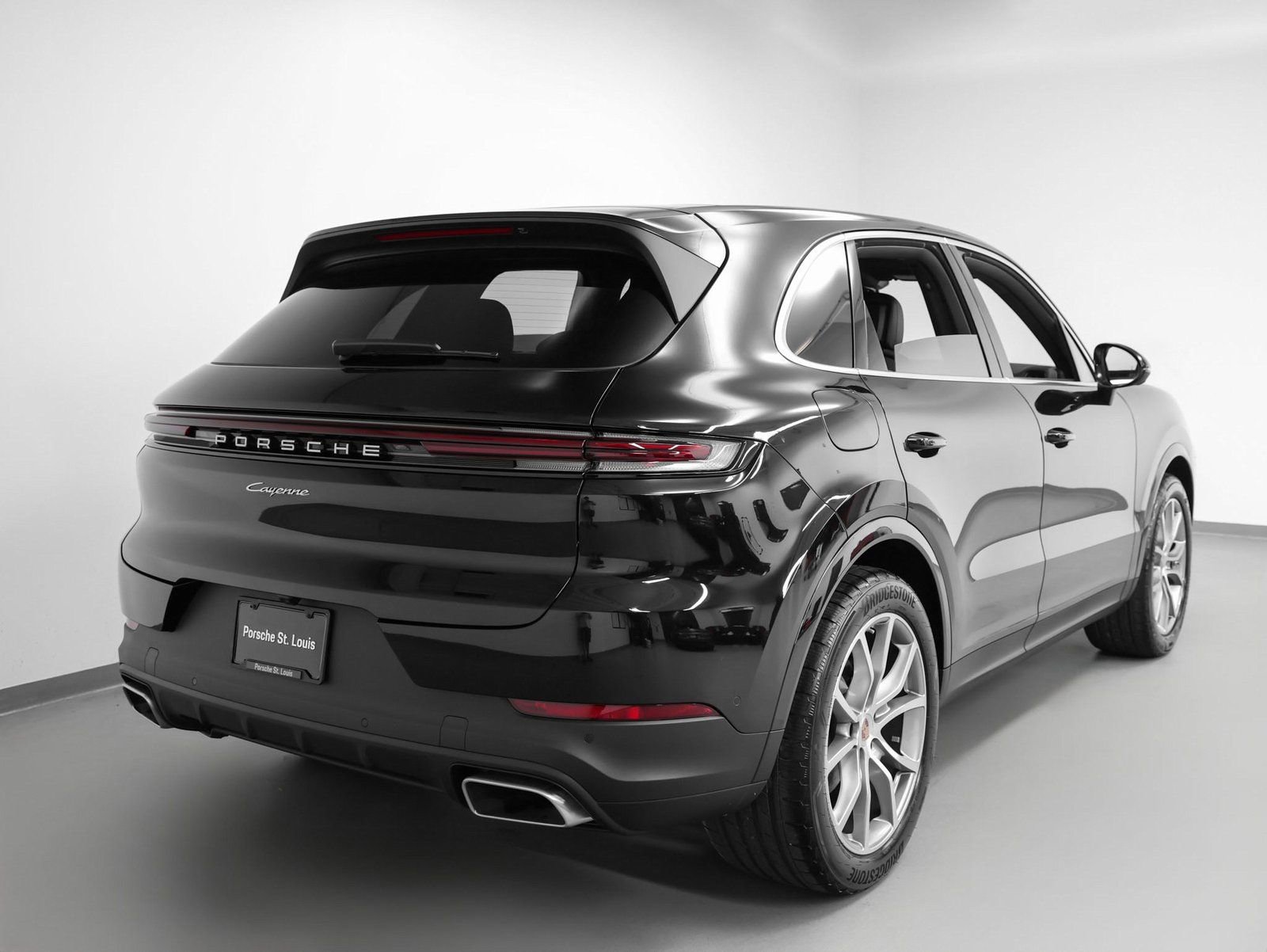 Certified 2025 Porsche Cayenne image 12