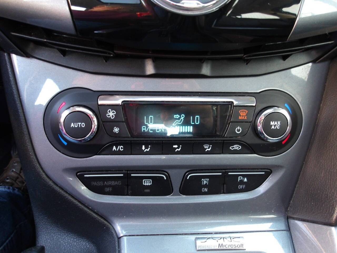 Used 2012 Ford Focus Titanium FWD image 15