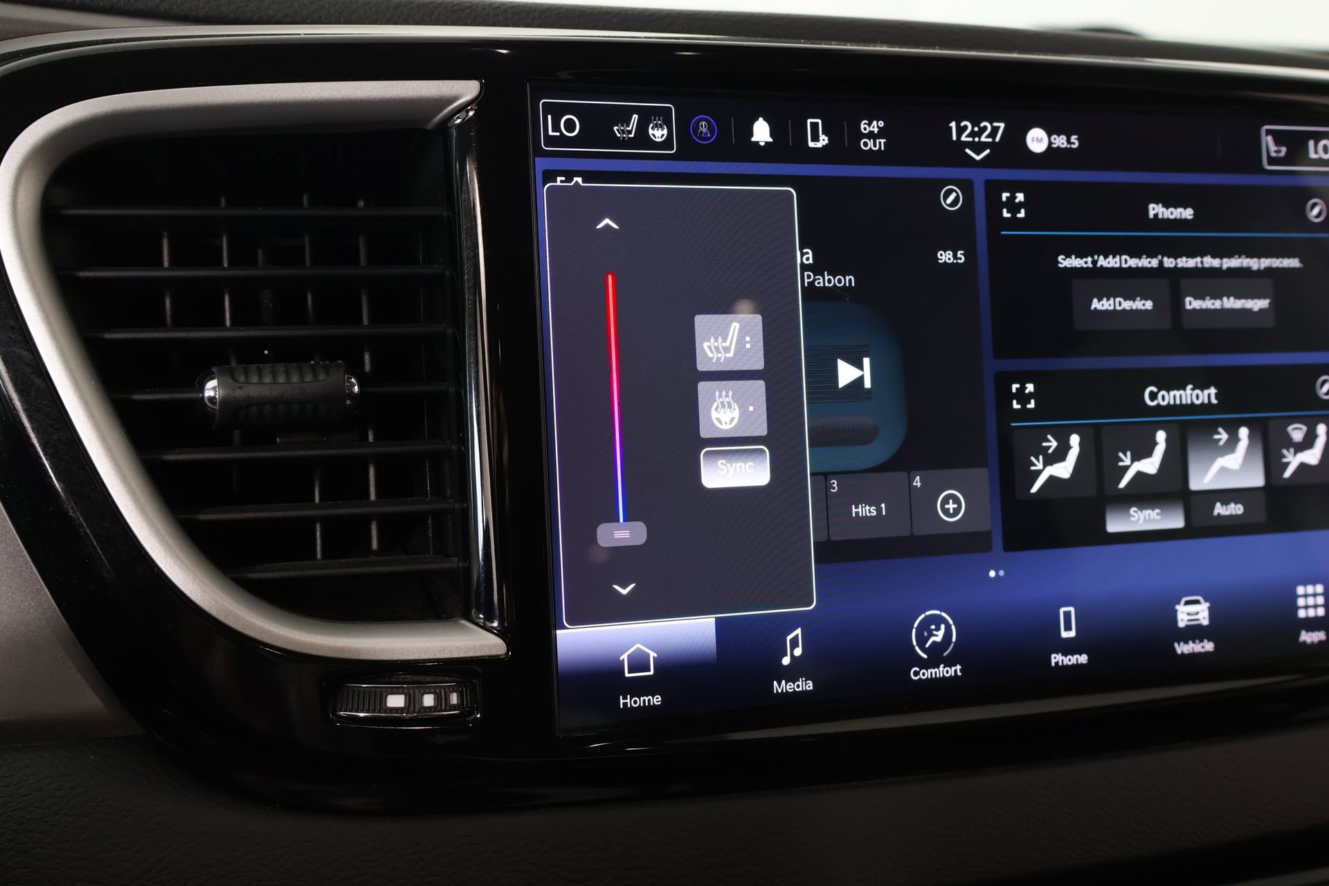 Used 2023 Chrysler Pacifica Touring-L FWD image 7