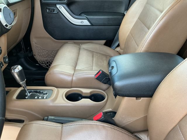 Used 2012 Jeep Wrangler Unlimited Rubicon w/ Dual Top Group AWD/4WD image 22