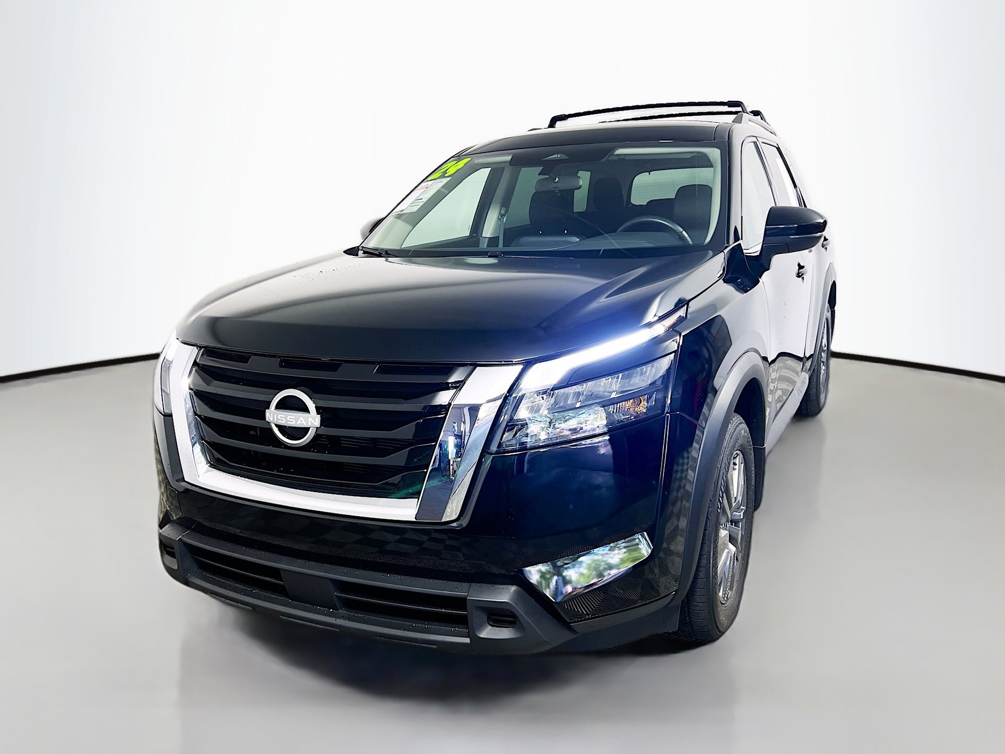 Used 2024 Nissan Pathfinder SV image 10