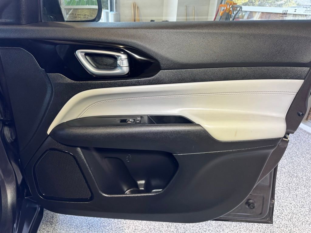 Used 2023 Jeep Compass Limited image 48