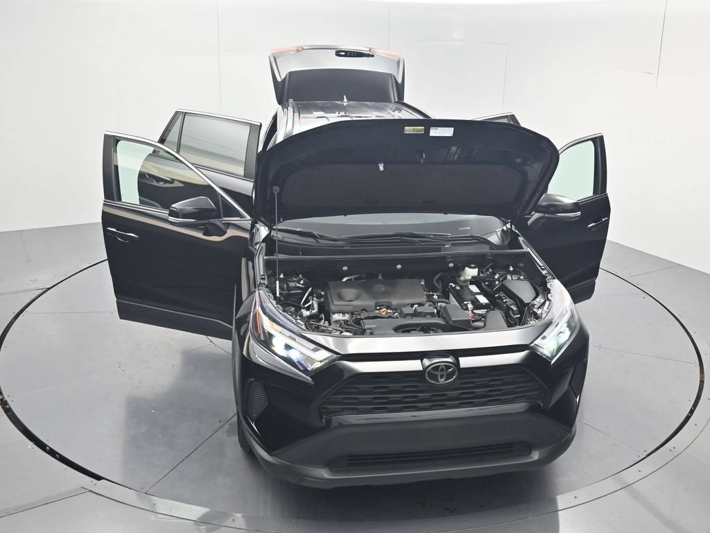 Used 2025 Toyota RAV4 XLE FWD image 60