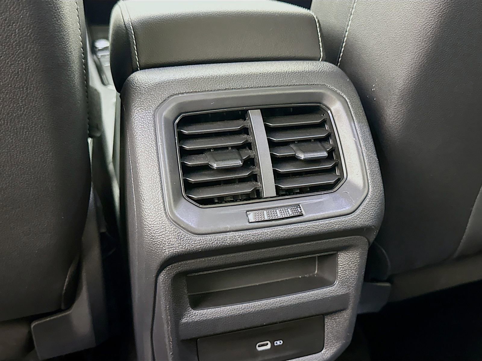 Used 2023 Volkswagen Taos SE w/ Panoramic Sunroof Package FWD image 25