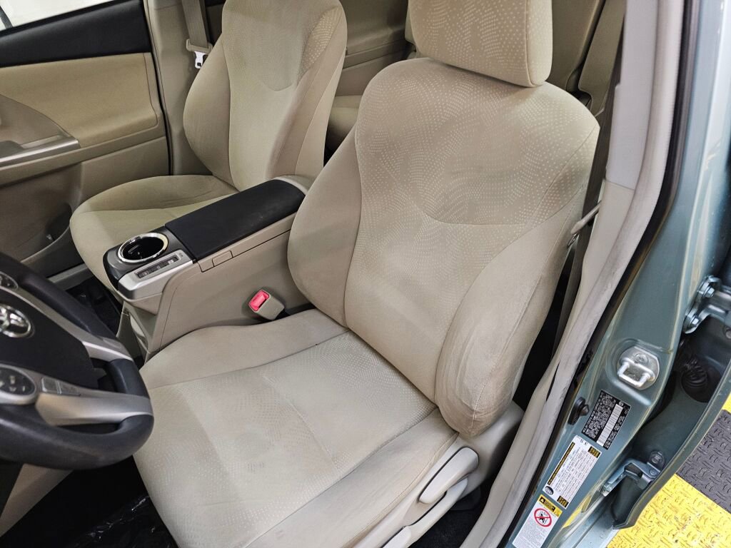 Used 2014 Toyota Prius V Three image 22