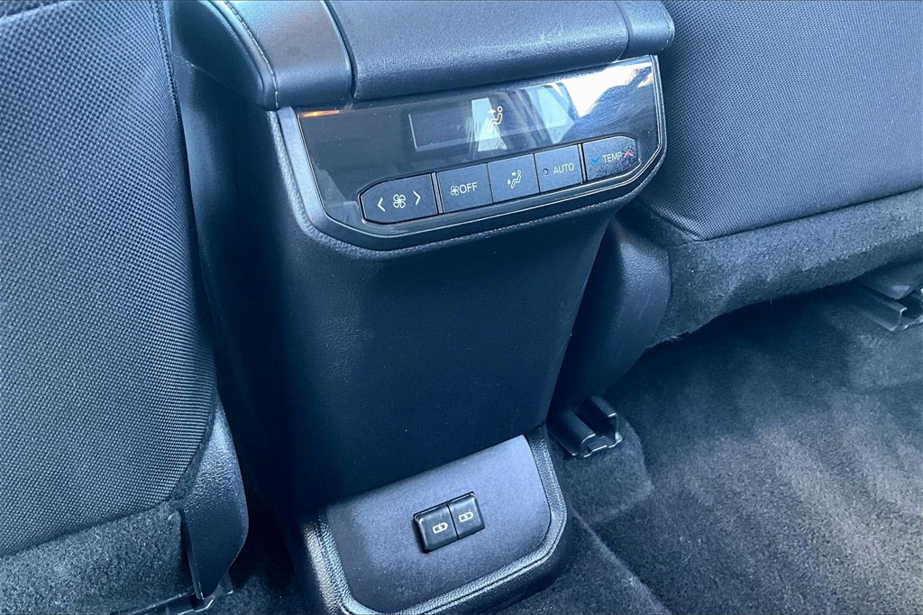 Used 2024 Toyota Highlander LE image 34
