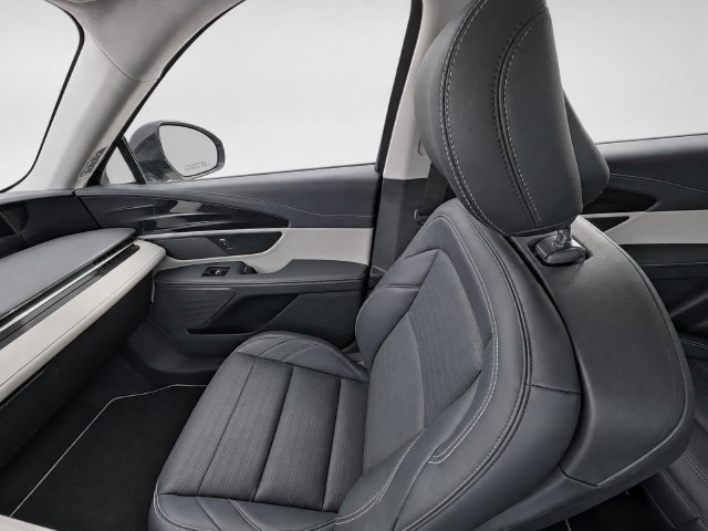 Used 2024 Lincoln Nautilus Reserve AWD/4WD image 28