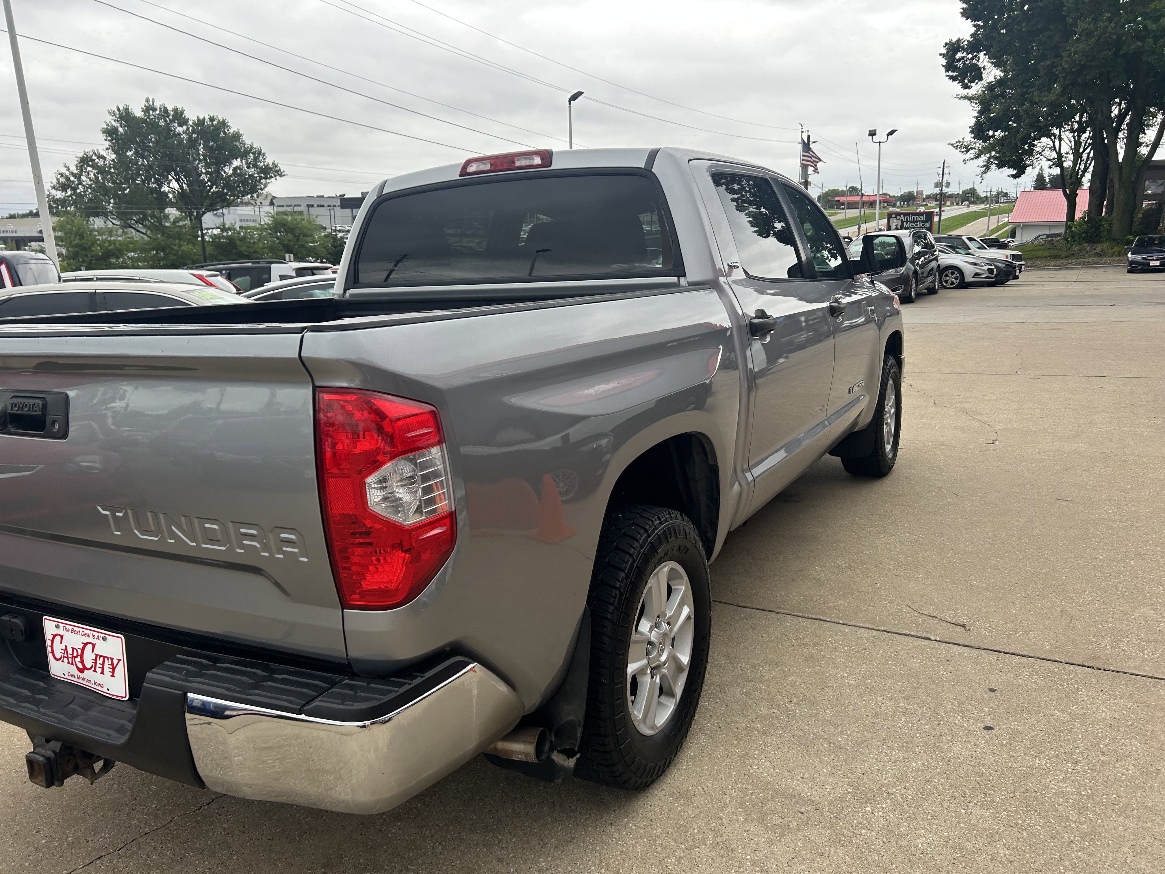 Used 2017 Toyota Tundra SR5 image 5