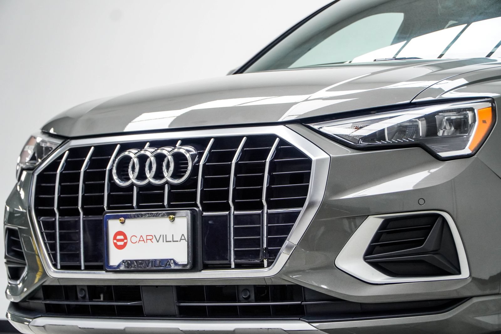 Used 2019 Audi Q3 2.0T Premium w/ Convenience Package AWD/4WD image 2