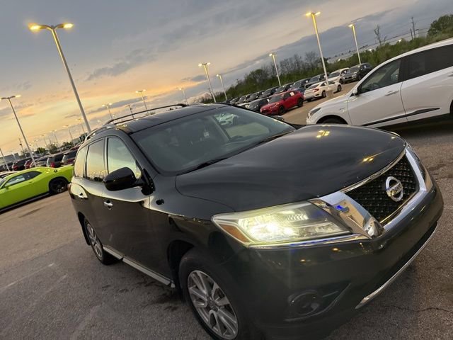 Used 2013 Nissan Pathfinder SV image 3