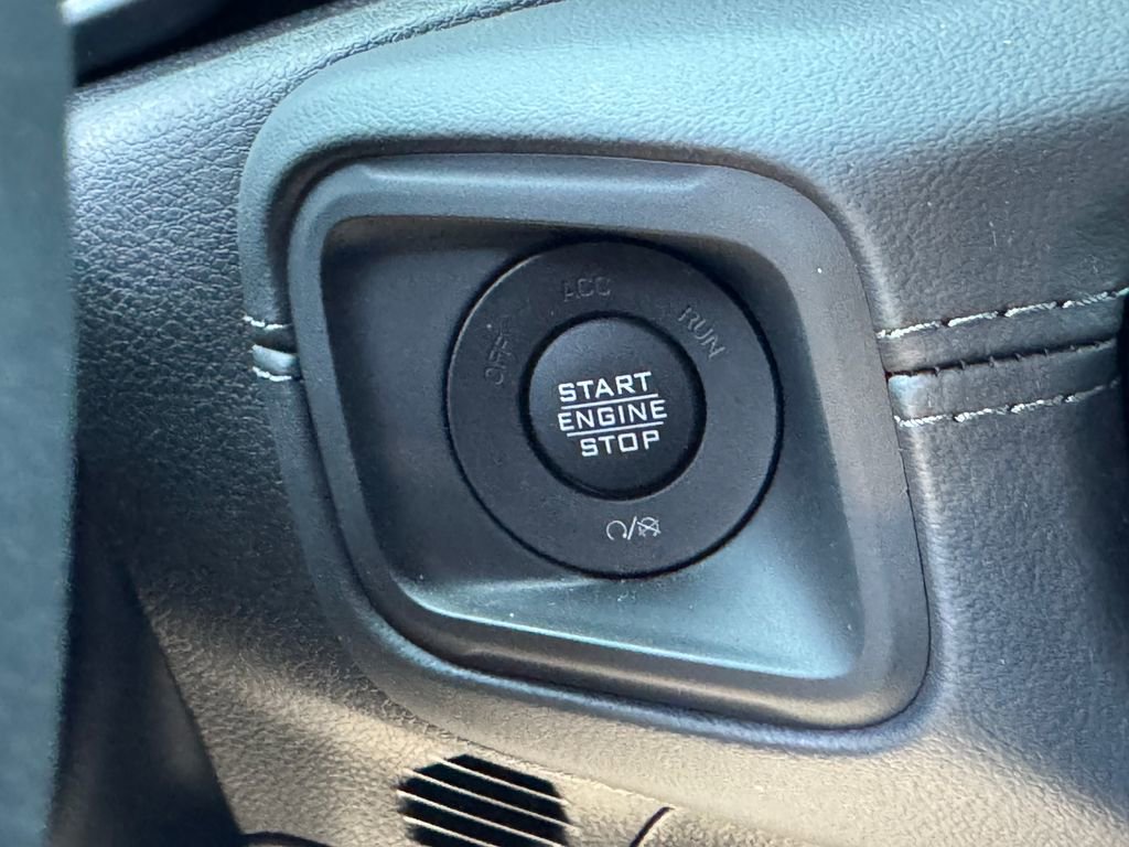 Used 2025 Jeep Wrangler Unlimited Rubicon AWD/4WD image 14