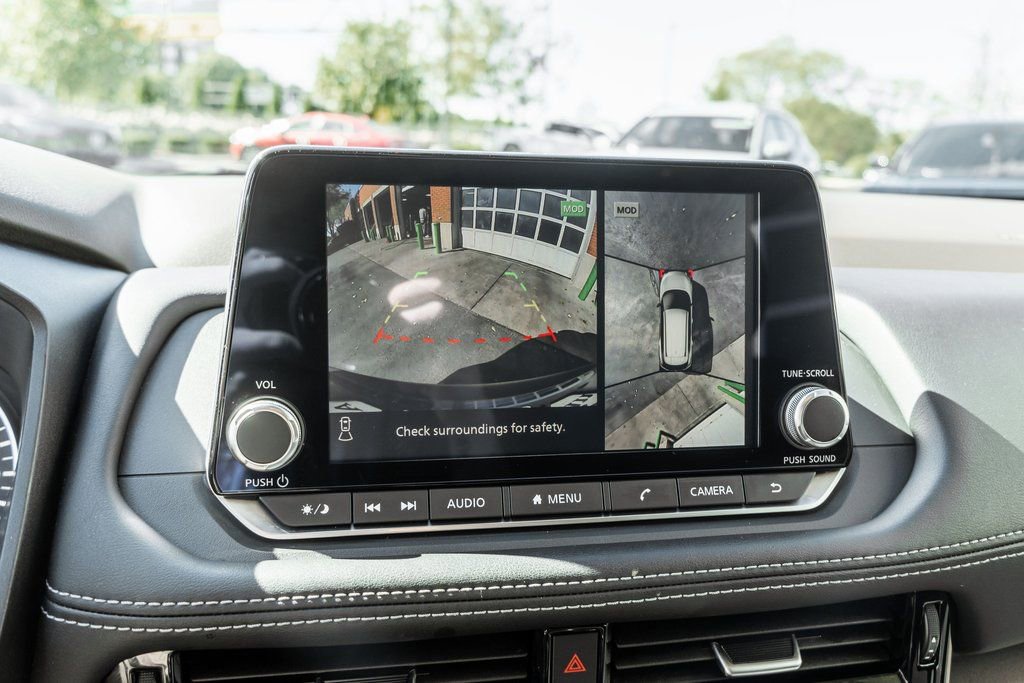 Used 2021 Nissan Rogue SV image 9