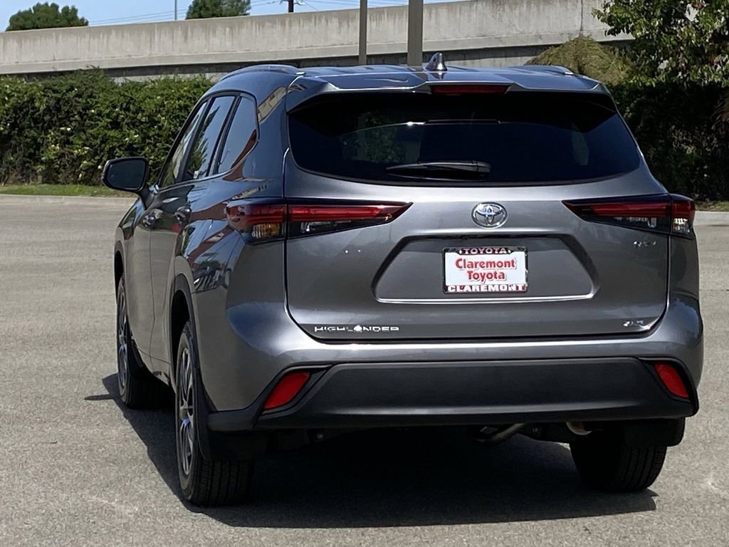 Certified 2026 Toyota Highlander XLE image 42