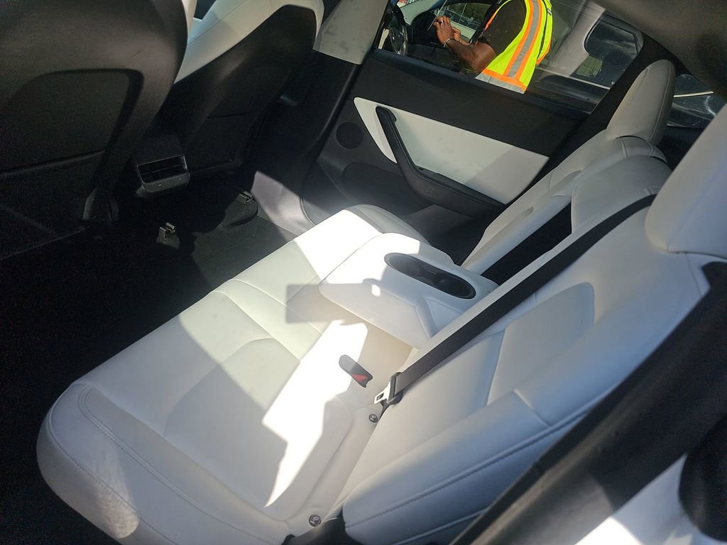 Used 2021 Tesla Model Y Long Range image 4