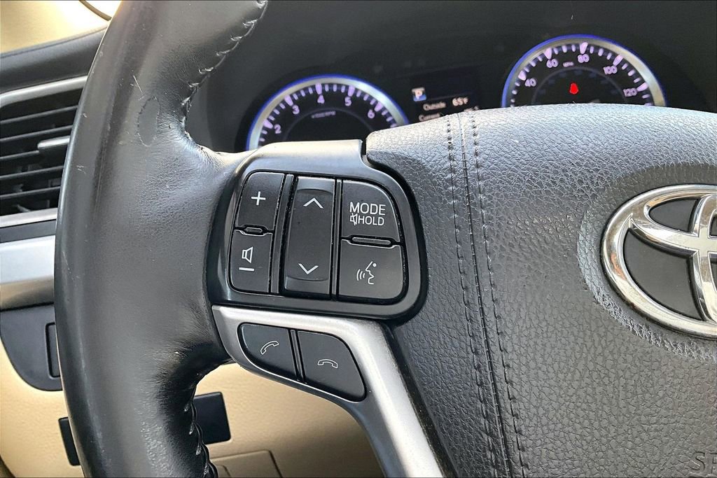 Used 2017 Toyota Highlander XLE FWD image 12